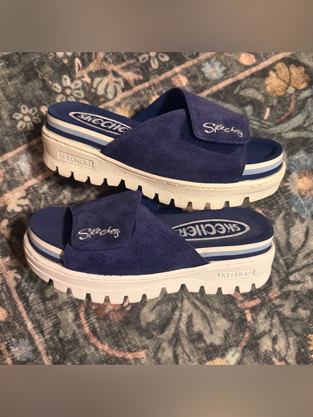 Pristine Skechers y2k platform slide sandal